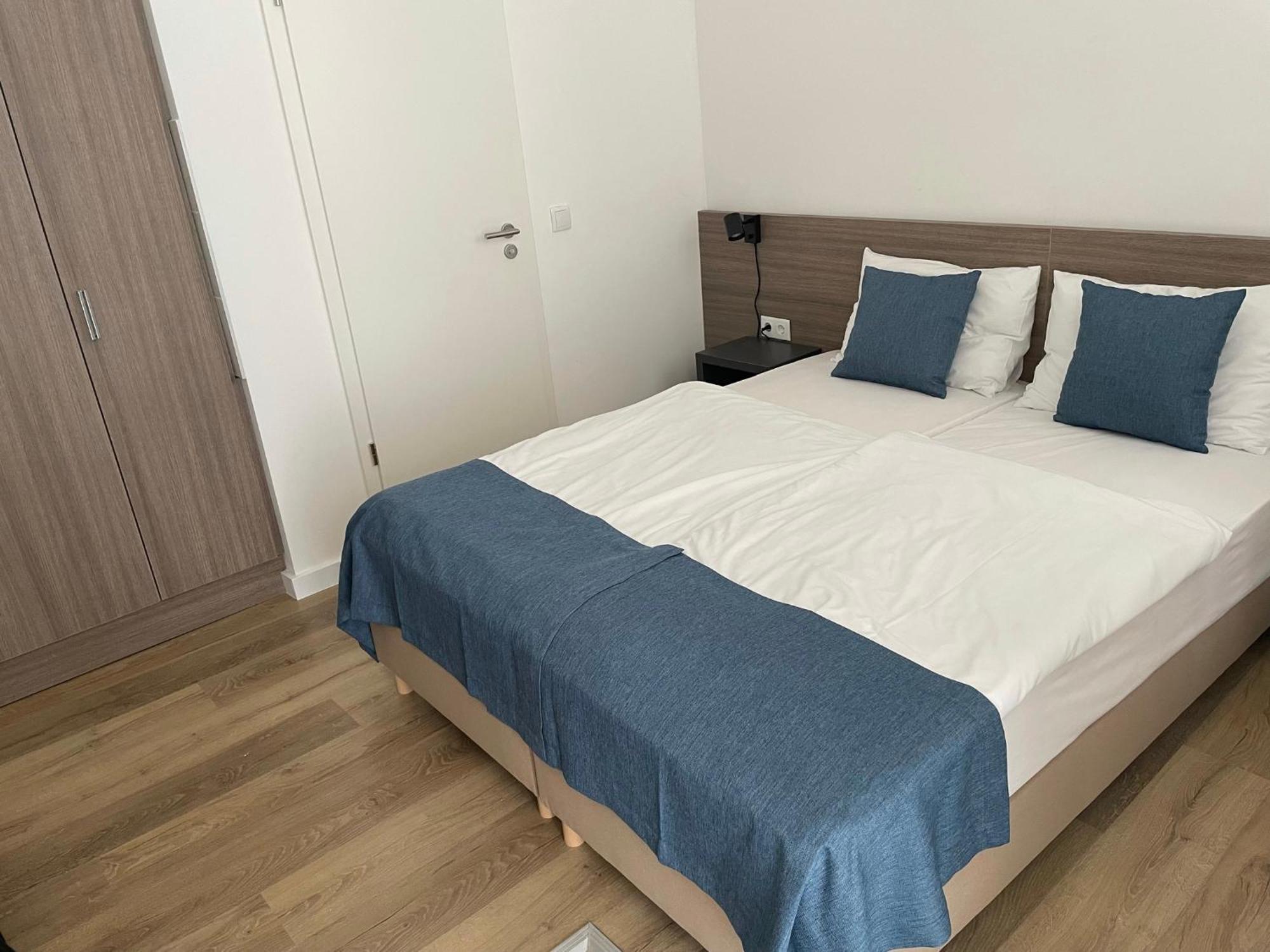 Res City Residence Hotel Boedapest Buitenkant foto