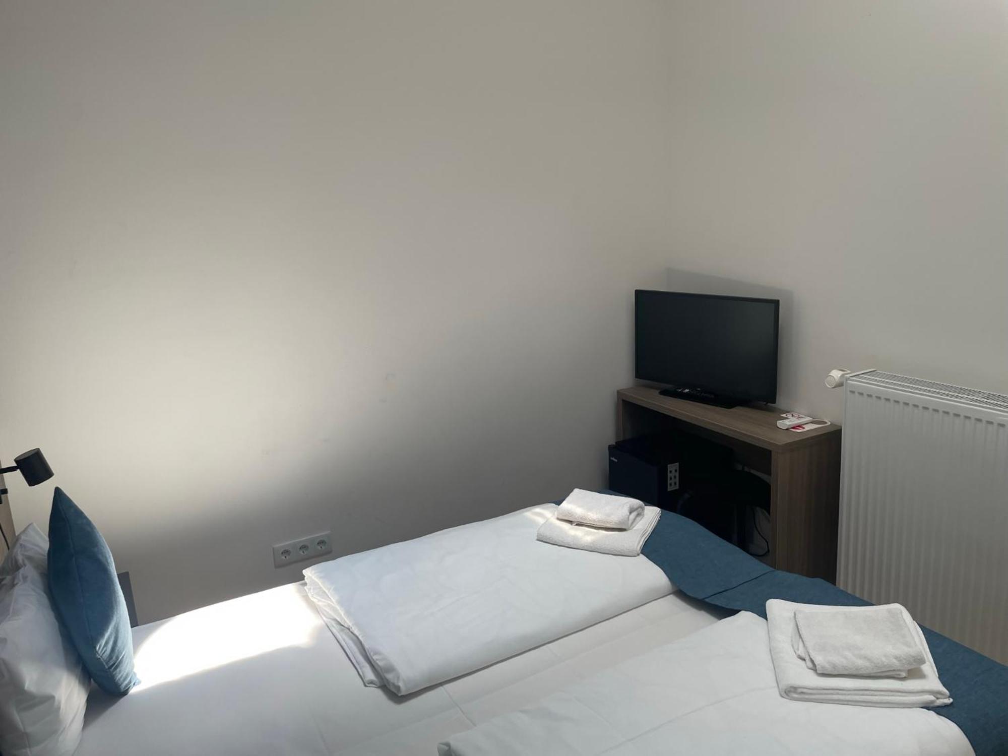 Res City Residence Hotel Boedapest Buitenkant foto